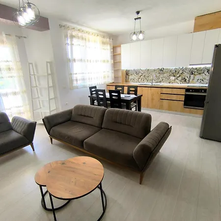 Deas In 2 Apartment *