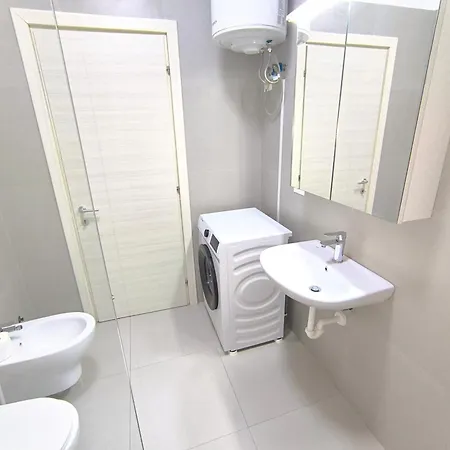Deas In 2 * Tirana